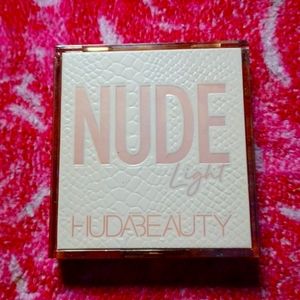 Like new huda pallet lightly swatched with sanitized brush.A+condition